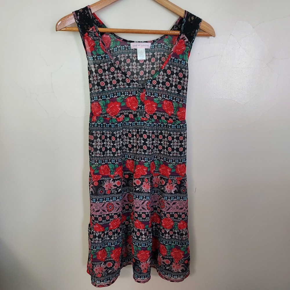 Band of Gypsies Boho Floral Lace Trim Sleeveless Tie Back Tunic Top Black Red S